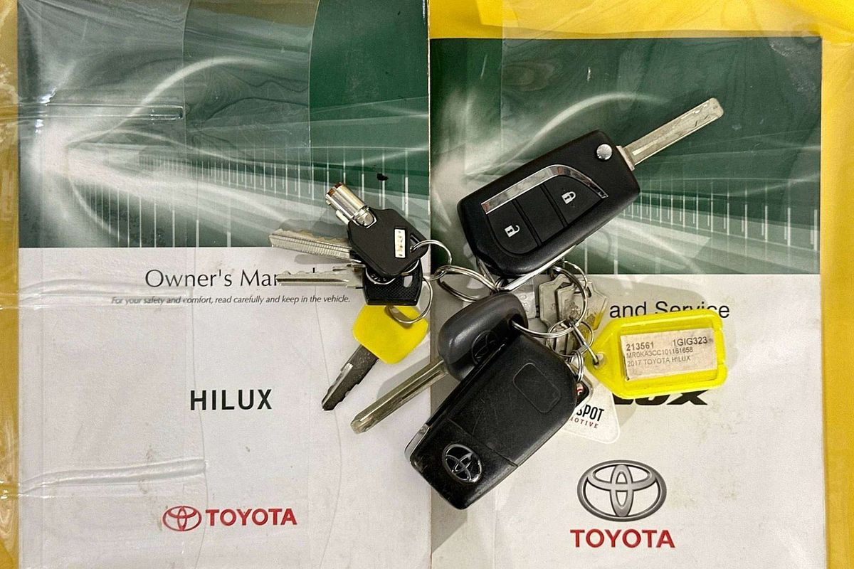 2017 Toyota HILUX SR (4x4) GUN126R 4X4
