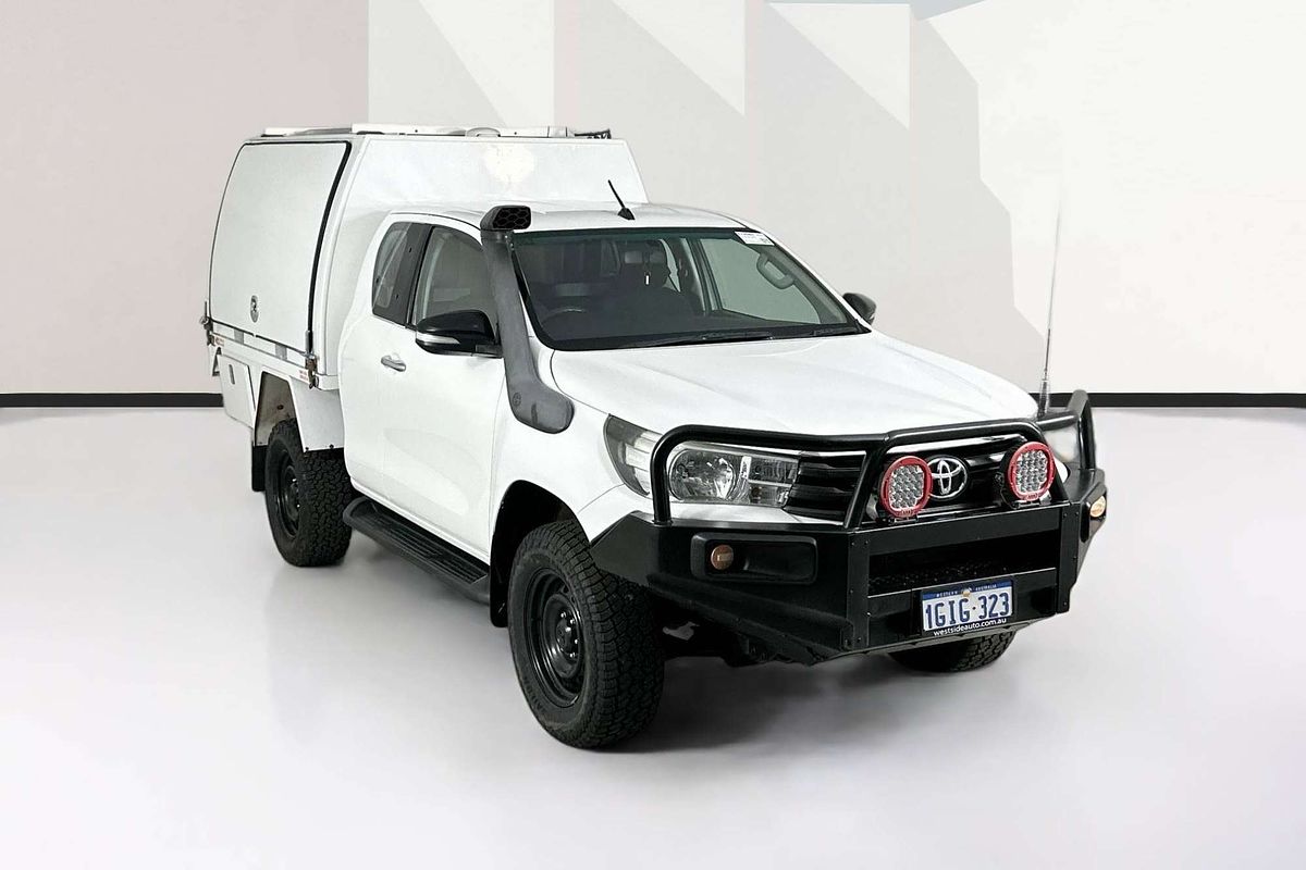 2017 Toyota HILUX SR (4x4) GUN126R 4X4