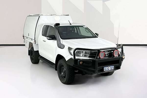 2017 Toyota HILUX SR (4x4) GUN126R 4X4