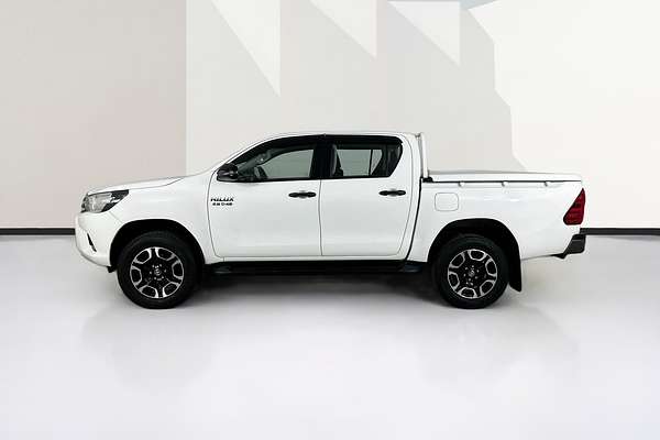 2017 Toyota HILUX SR (4x4) GUN126R 4X4