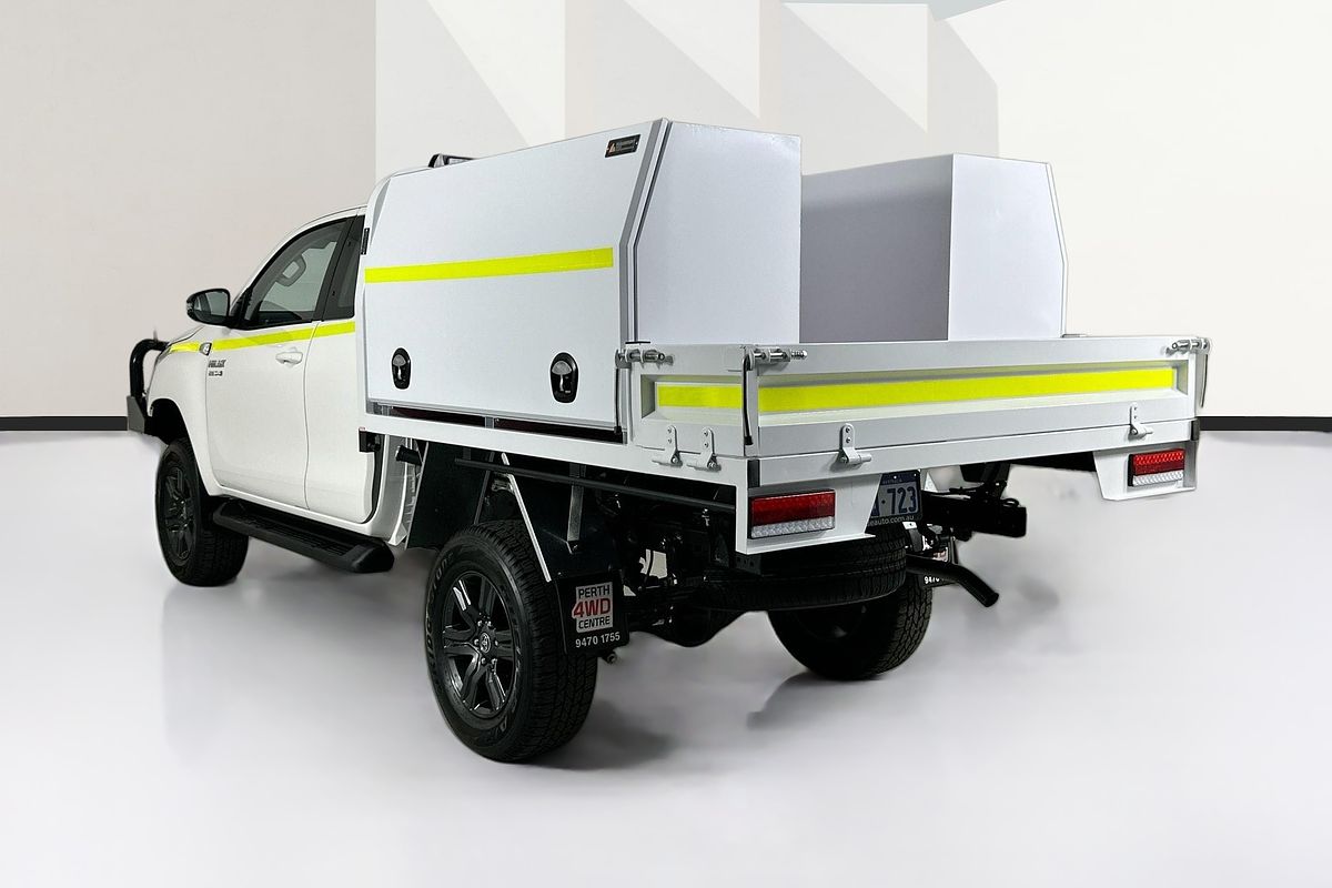 2025 Toyota HILUX SR (4x4) GUN126R RC 4X4