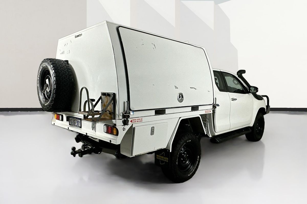 2017 Toyota HILUX SR (4x4) GUN126R 4X4