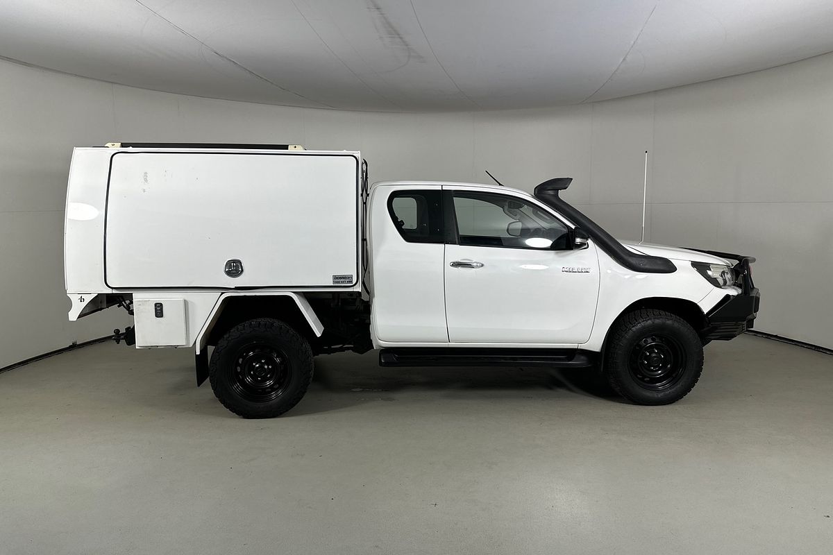 2016 Toyota HILUX SR (4x4) GUN126R 4X4