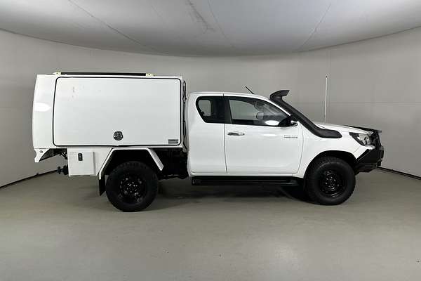 2016 Toyota HILUX SR (4x4) GUN126R 4X4