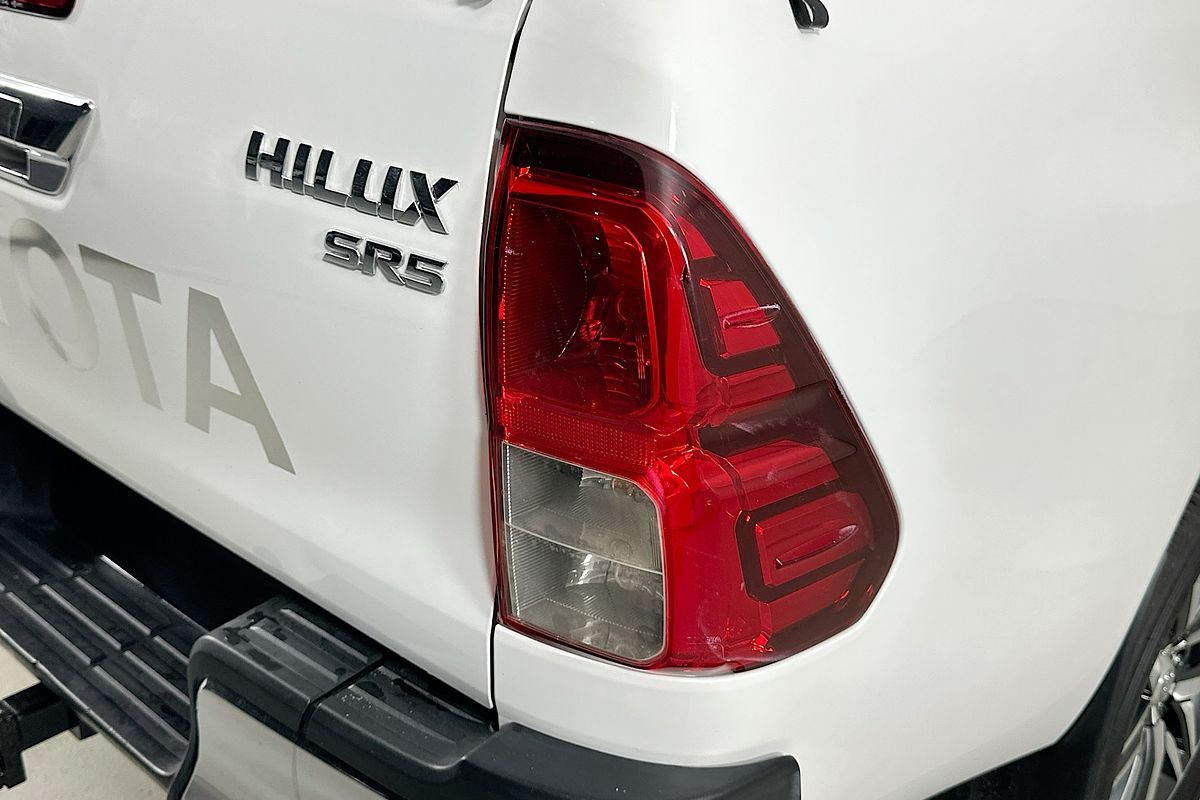 2016 Toyota HILUX SR5 (4x4) GUN126R 4X4