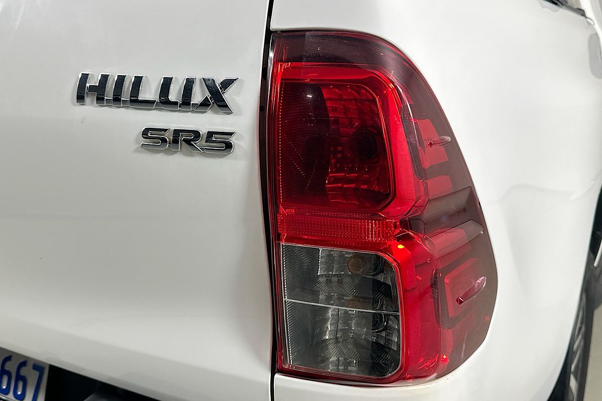 2018 Toyota HILUX SR5 (4x4) GUN126R MY17 4X4