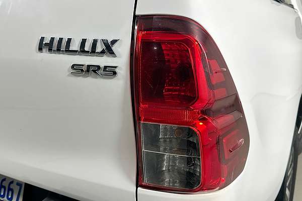 2018 Toyota HILUX SR5 (4x4) GUN126R MY17 4X4