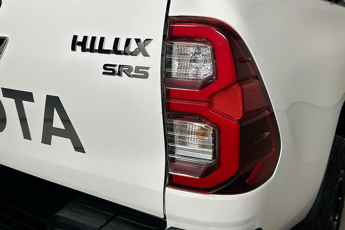 2023 Toyota HILUX SR5 (4x4) GUN126R 4X4