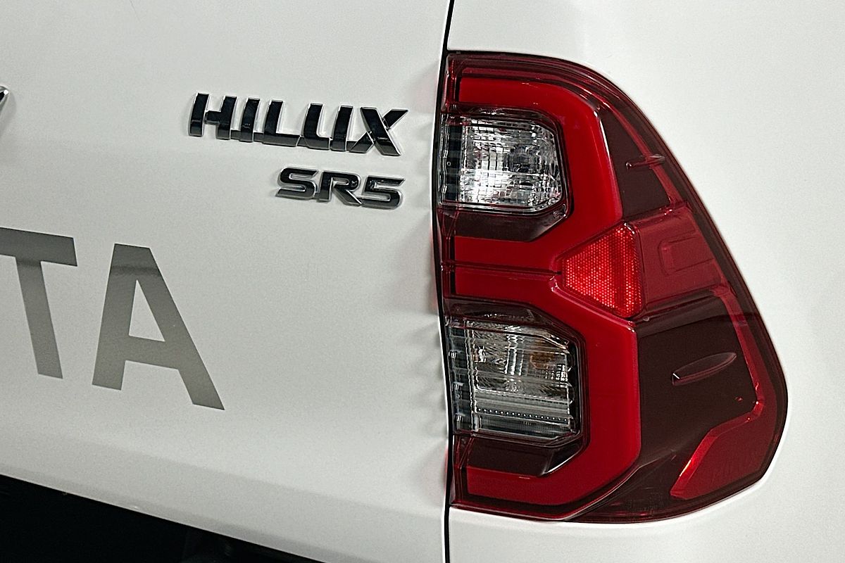 2021 Toyota HILUX SR5+ (4x4) GUN126R FACELIFT 4X4