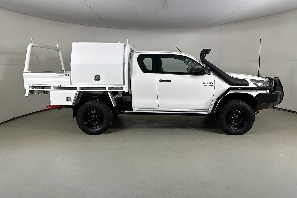 2020 Toyota Hilux SR (4x4) GUN126R FACELIFT 4X4