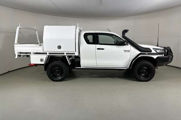 2020 Toyota Hilux SR (4x4) GUN126R FACELIFT 4X4