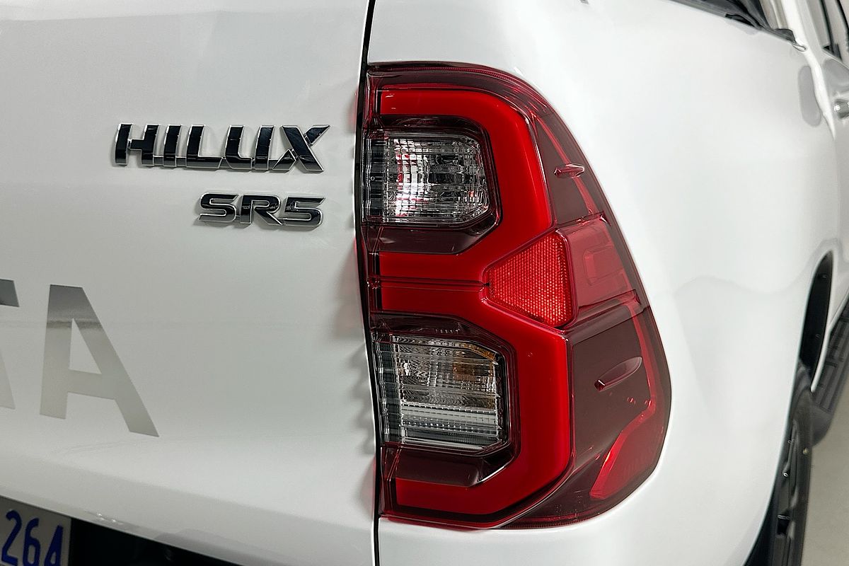 2022 Toyota HILUX SR5 (4x4) GUN126R 4X4