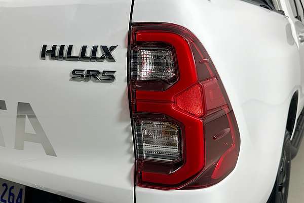 2022 Toyota HILUX SR5 (4x4) GUN126R 4X4