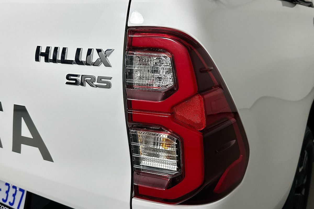 2022 Toyota HILUX SR5 (4x4) GUN126R 4X4