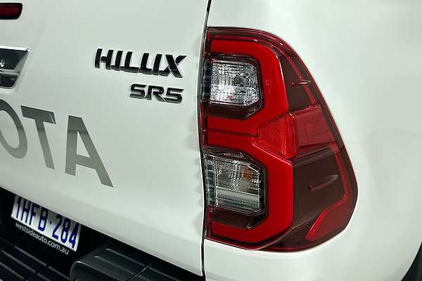 2021 Toyota HILUX SR5 (4x4) GUN126R 4X4