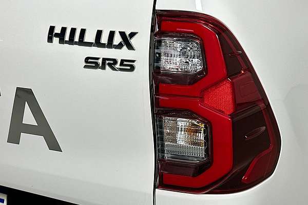 2021 Toyota HILUX SR5 (4x4) GUN126R FACELIFT 4X4