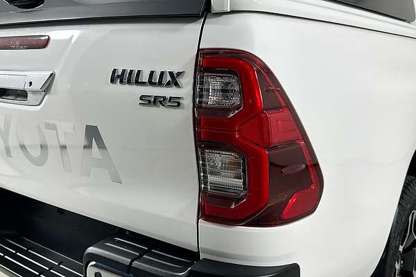 2021 Toyota HILUX SR5 (4x4) GUN126R FACELIFT 4X4