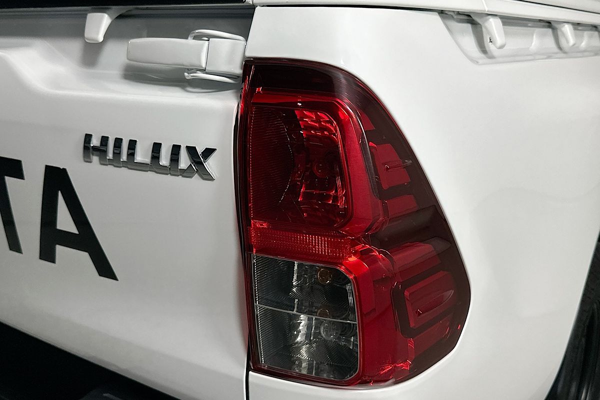 2020 Toyota HILUX SR (4x4) GUN126R FACELIFT 4X4