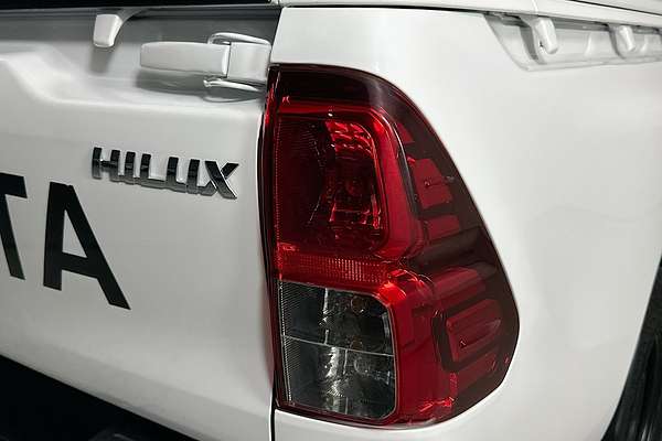 2020 Toyota HILUX SR (4x4) GUN126R FACELIFT 4X4