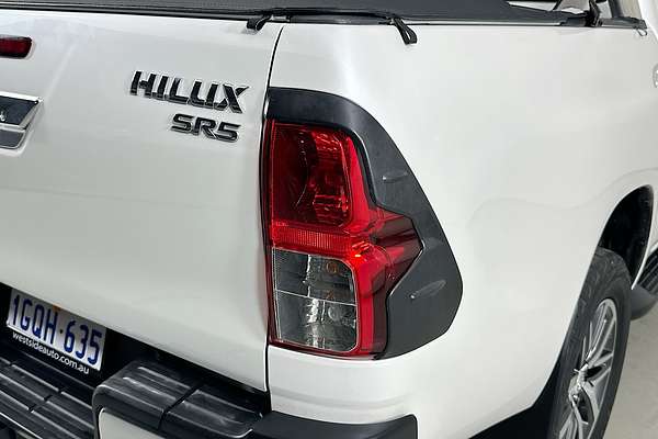 2018 Toyota HILUX SR5 (4x4) GUN126R MY17 4X4