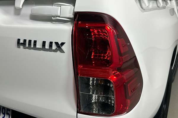 2020 Toyota HILUX SR (4x4) GUN126R FACELIFT 4X4