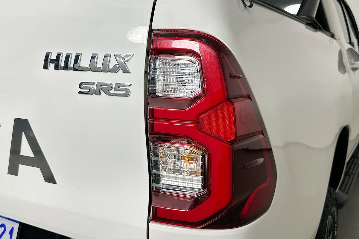 2021 Toyota HILUX SR5 (4x4) GUN126R FACELIFT 4X4