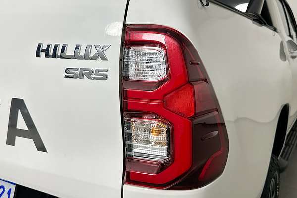 2021 Toyota HILUX SR5 (4x4) GUN126R FACELIFT 4X4