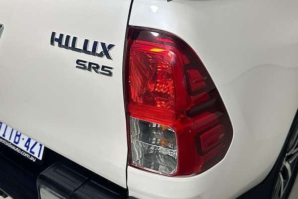2017 Toyota HILUX SR5 (4x4) GUN126R 4X4