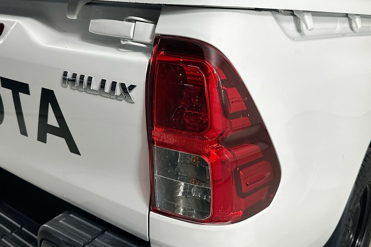 2018 Toyota HILUX SR (4x4) GUN126R MY17 4X4