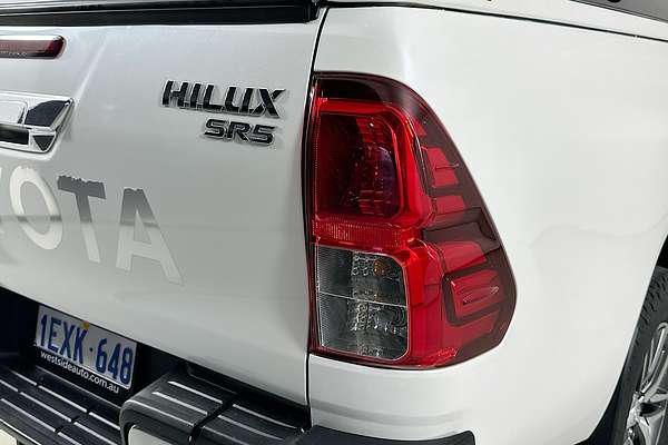 2015 Toyota HILUX SR5 (4x4) GUN126R 4X4