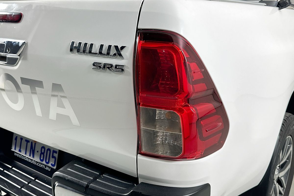 2017 Toyota HILUX SR5 (4x4) GUN126R 4X4