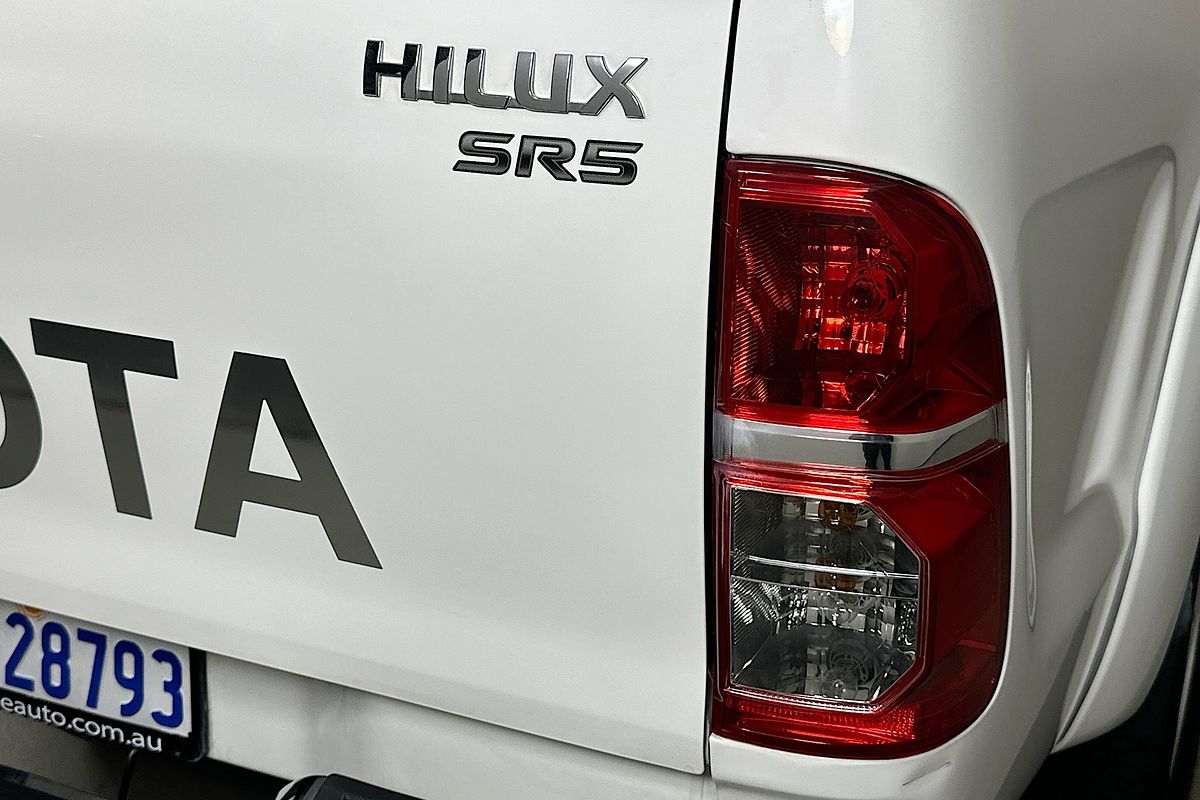 2015 Toyota HILUX SR5 (4x4) KUN26R MY14 4X4