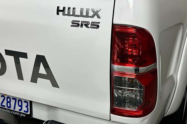 2015 Toyota HILUX SR5 (4x4) KUN26R MY14 4X4