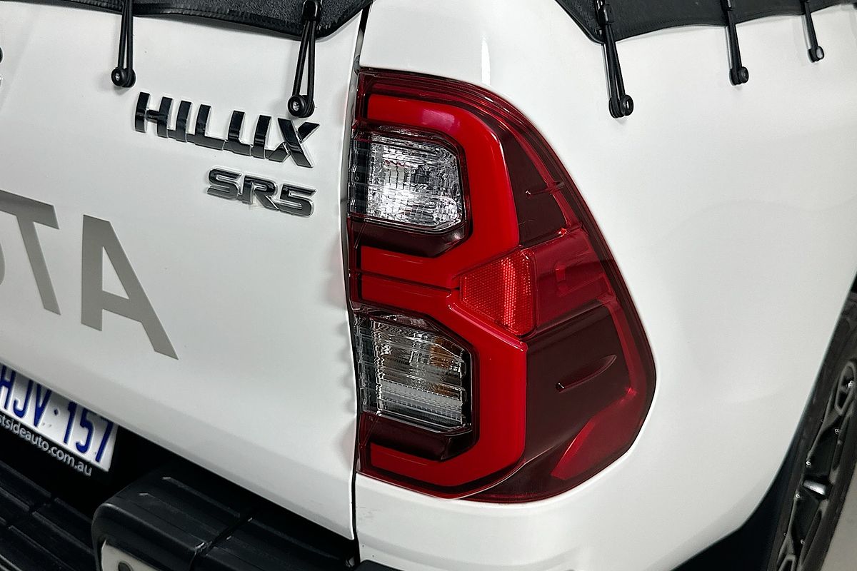 2021 Toyota HILUX SR5 (4x4) GUN126R FACELIFT 4X4