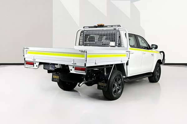 2025 Toyota HILUX SR (4x4) STEEL WHEELS GUN126R RC 4X4