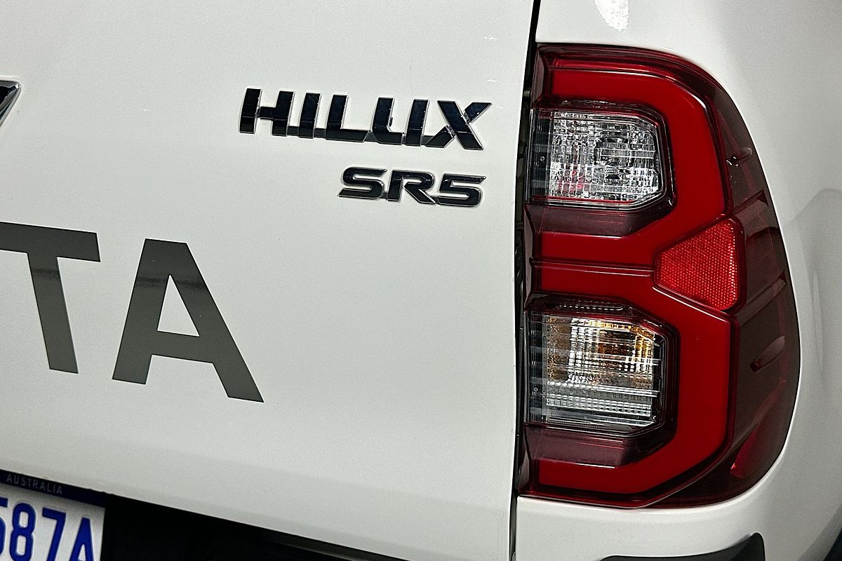 2022 Toyota HILUX SR5 (4x4) GUN126R 4X4