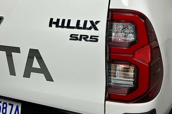 2022 Toyota HILUX SR5 (4x4) GUN126R 4X4