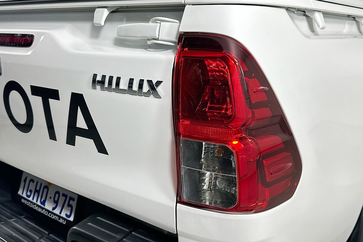 2017 Toyota HILUX SR (4x4) GUN126R 4X4