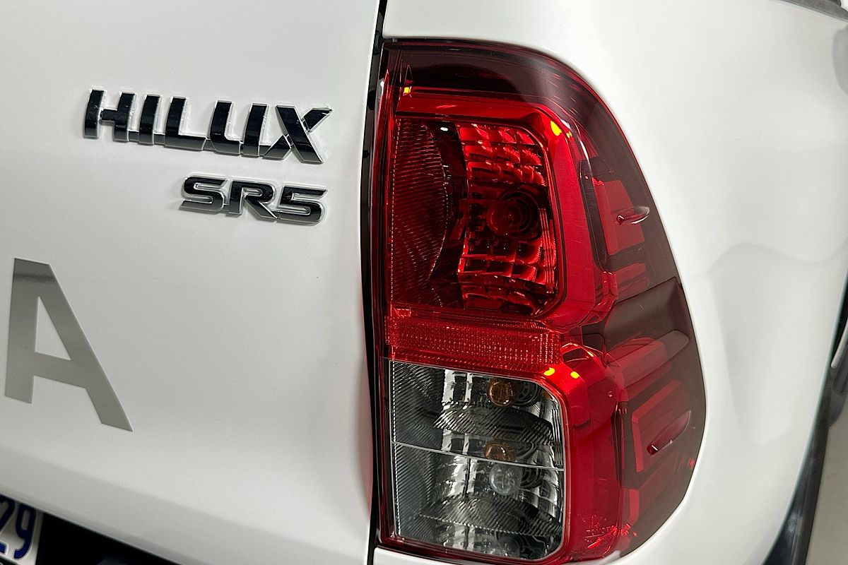 2017 Toyota HILUX SR5 (4x4) GUN126R 4X4