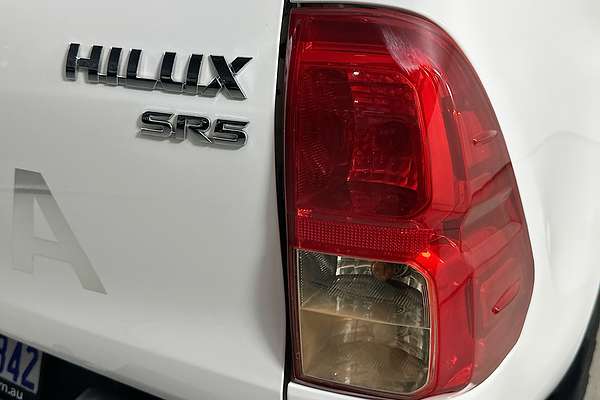 2017 Toyota HILUX SR5 (4x4) GUN126R 4X4