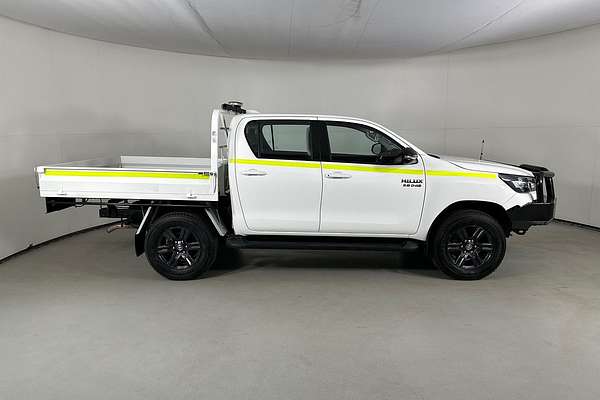 2023 Toyota HILUX SR (4x4) STEEL WHEELS GUN126R 4X4