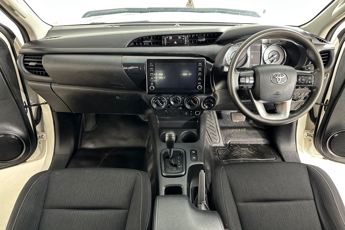 2020 Toyota HILUX SR (4x4) GUN126R FACELIFT 4X4