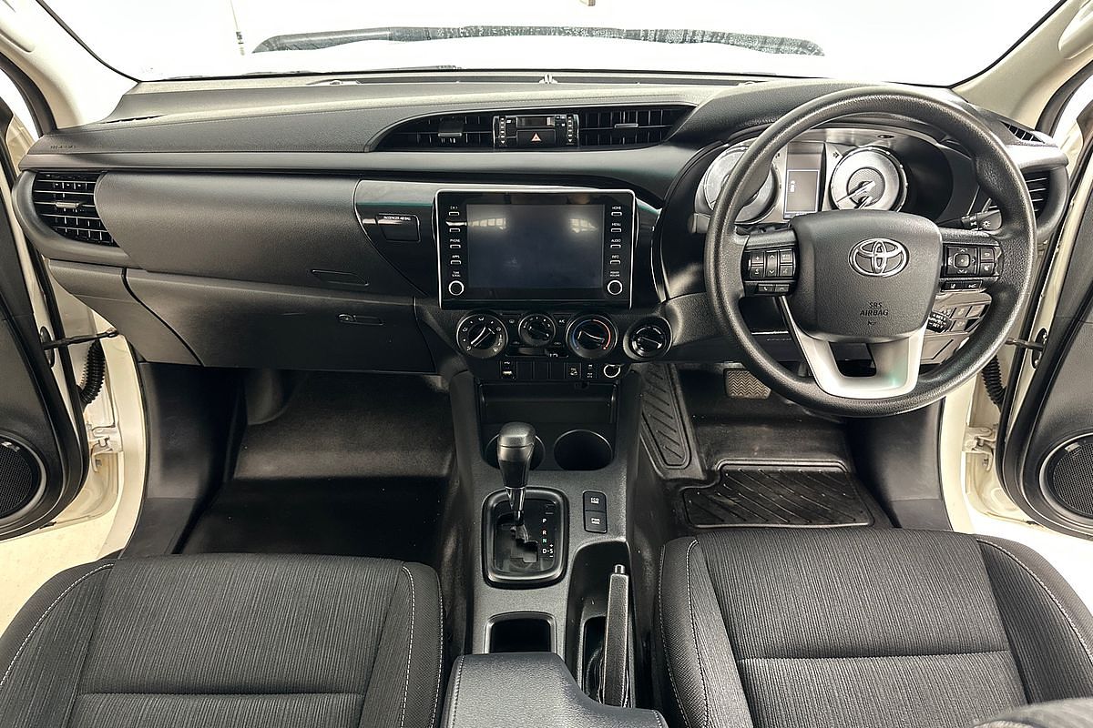 2020 Toyota HILUX SR (4x4) GUN126R FACELIFT 4X4