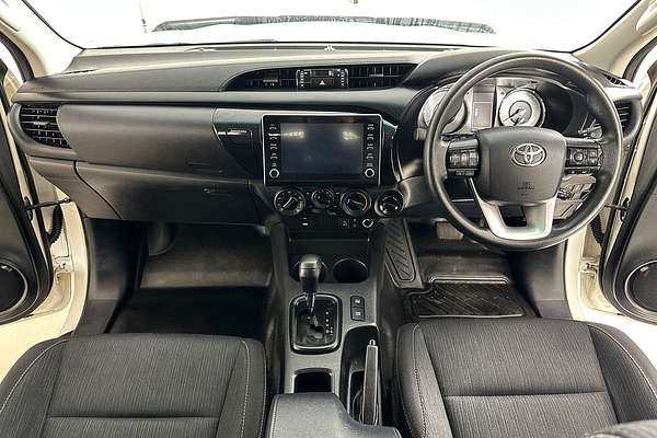 2020 Toyota HILUX SR (4x4) GUN126R FACELIFT 4X4