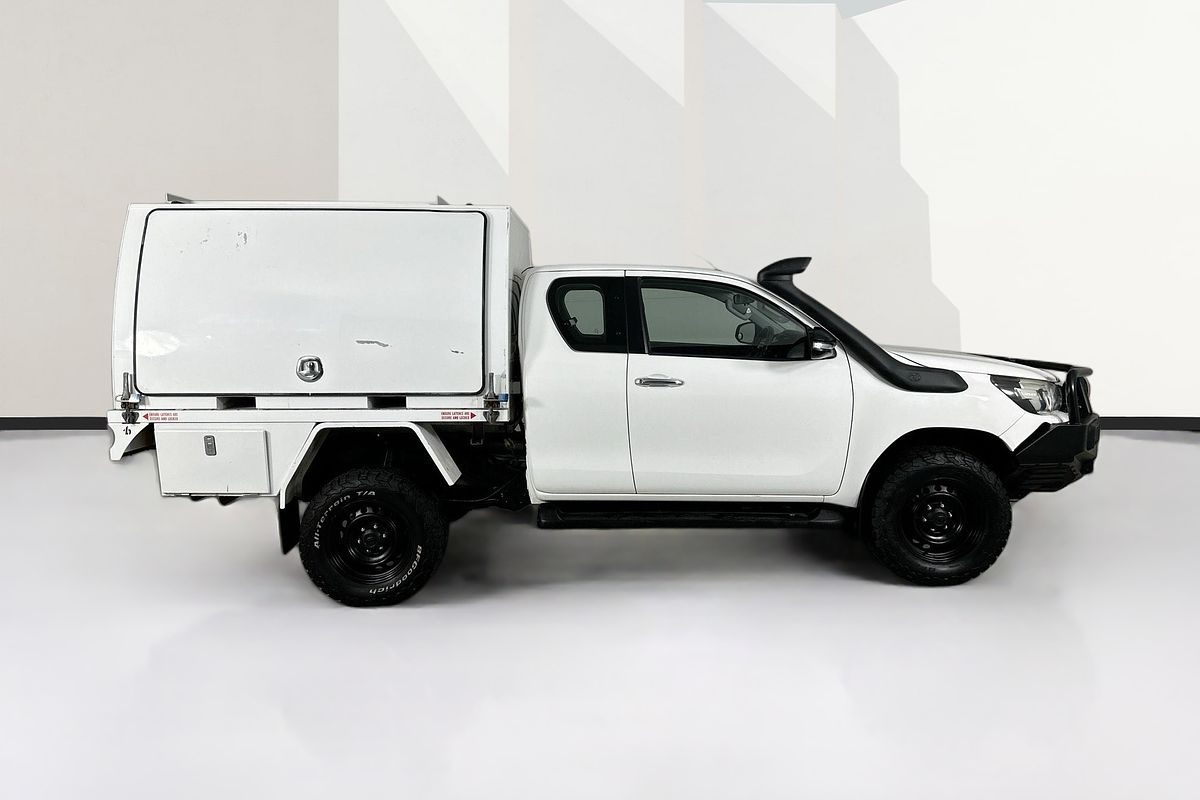 2017 Toyota HILUX SR (4x4) GUN126R 4X4