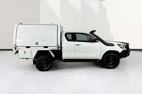 2017 Toyota HILUX SR (4x4) GUN126R 4X4