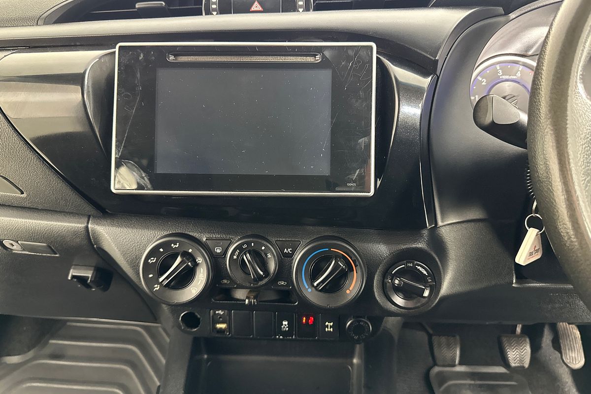 2016 Toyota HILUX SR (4x4) GUN126R 4X4