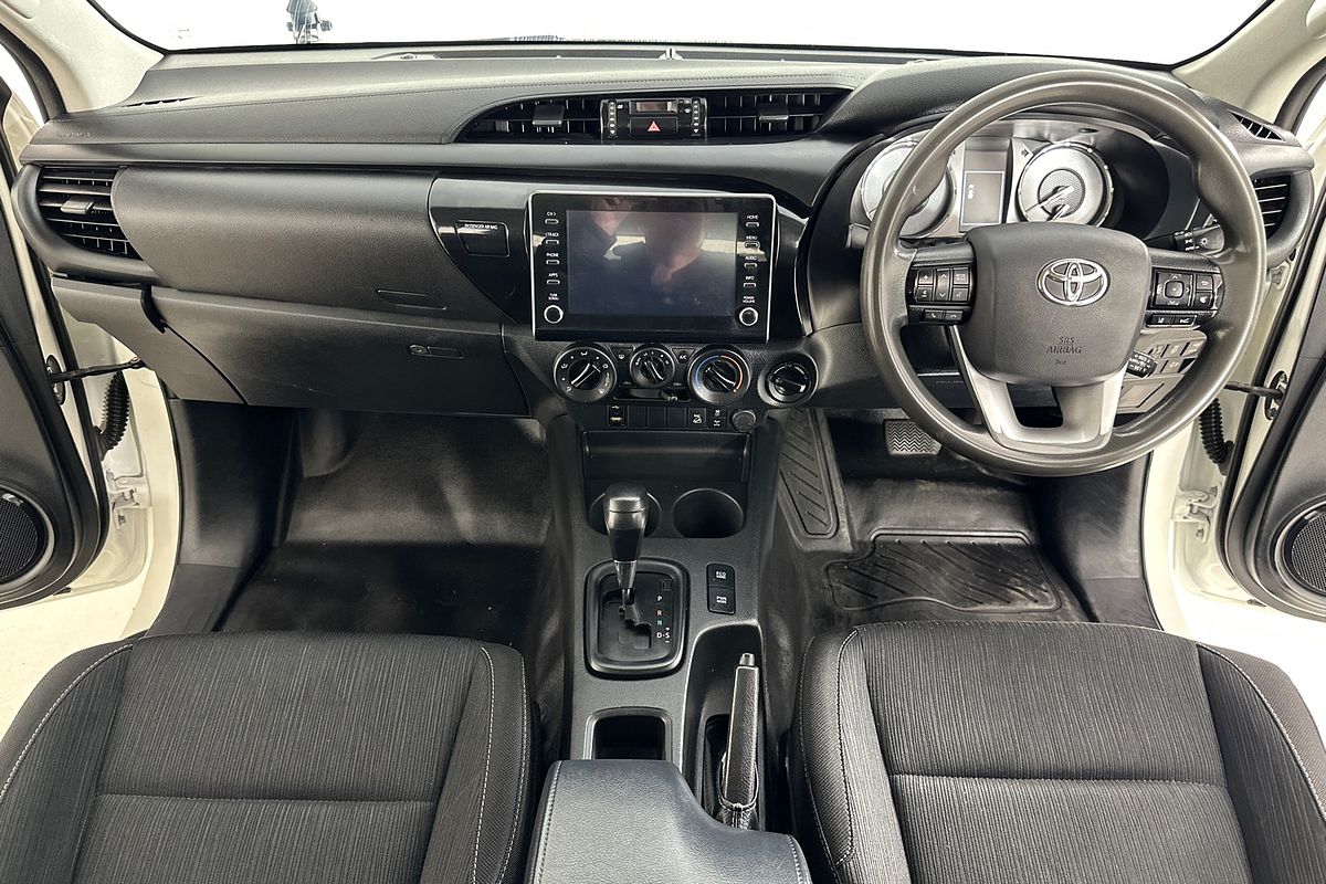 2020 Toyota HILUX SR (4x4) GUN126R FACELIFT 4X4