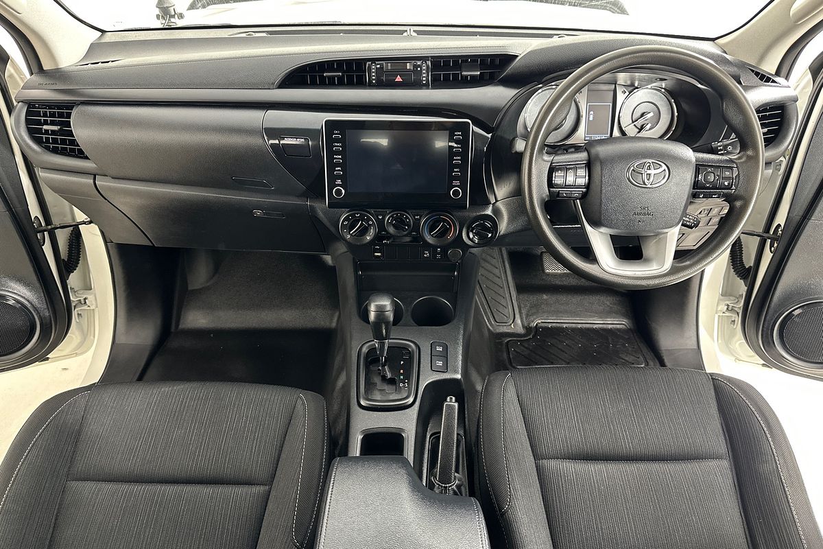2020 Toyota HILUX SR (4x4) GUN126R FACELIFT 4X4