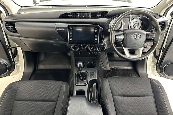 2020 Toyota HILUX SR (4x4) GUN126R FACELIFT 4X4
